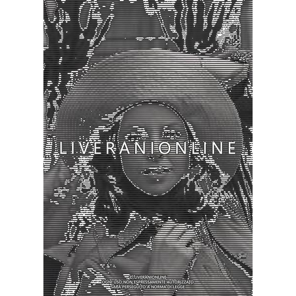 RETROSPETTIVA SYDNE ROME ATTRICE NELLA FOTO SYDNE ROME A CANNES NELL\'ANNO 1973 AG ALDO LIVERANI SAS