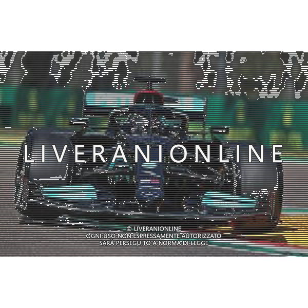 Lewis Hamilton (GBR) Mercedes AMG F1 W12. 16.04.2021. Formula 1 World Championship, Rd 2, Emilia Romagna Grand Prix, Imola, Italy, Practice Day. - www.xpbimages.com, EMail: requests@xpbimages.com © Copyright: Charniaux / XPB Images/ AGENZIA ALDO LIVERANI SAS - ITALY ONLY EDITORIAL USE ONLY - Prove Libere