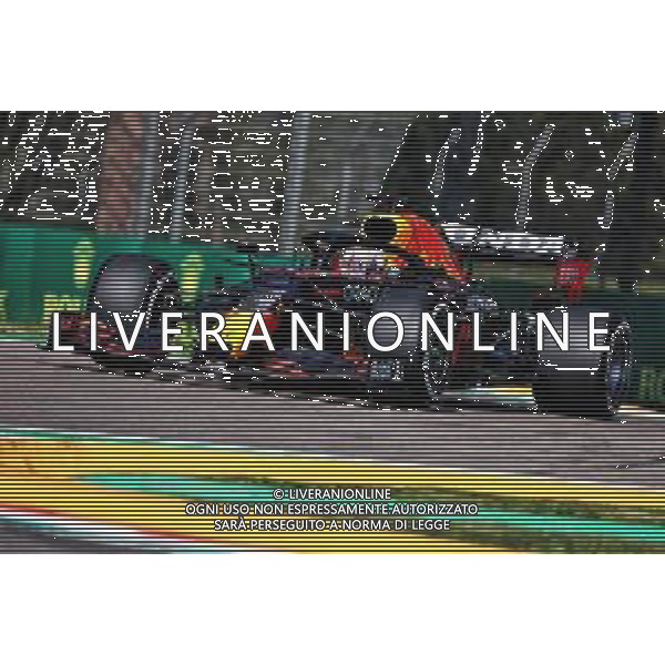 Max Verstappen (NLD) Red Bull Racing RB16B. 16.04.2021. Formula 1 World Championship, Rd 2, Emilia Romagna Grand Prix, Imola, Italy, Practice Day. - www.xpbimages.com, EMail: requests@xpbimages.com © Copyright: Charniaux / XPB Images/ AGENZIA ALDO LIVERANI SAS - ITALY ONLY EDITORIAL USE ONLY - Prove Libere