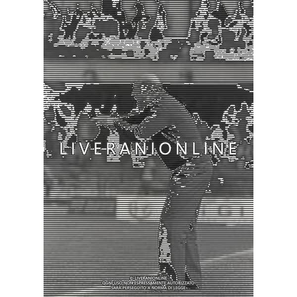 RETROSPETTIVA LAURO TONEATTO ALLENATORE CALCIO NELLA FOTO LAURO TONEATTO ALLENATORE PISTOIESE NELL\'ANNO 1981-1982 AG ALDO LIVERANI SAS