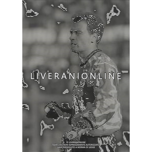 RETROSPETTIVA LUCA MARCHEGIANI CALCIATORE NELLA FOTO LUCA MARCHEGIANI CON LA MAGLIA DEL TORINO CALCIO NELL\'ANNO 1992-1993 AG ALDO LIVERANI SAS