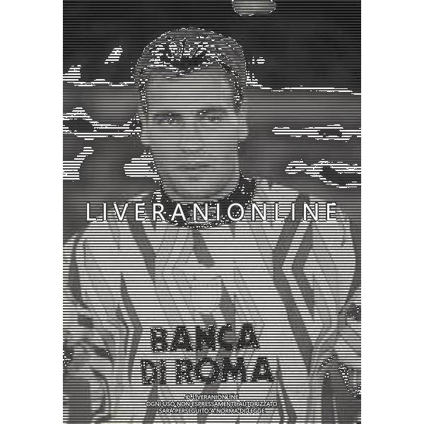 RETROSPETTIVA LUCA MARCHEGIANI CALCIATORE NELLA FOTO LUCA MARCHEGIANI CON LA MAGLIA DELLA LAZIO CALCIO NELL\'ANNO 1994-1995 AG ALDO LIVERANI SAS 
