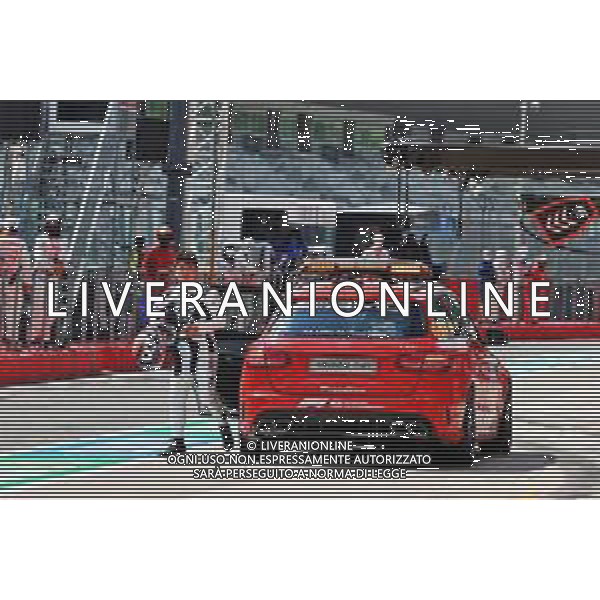 Yuki Tsunoda (JPN) AlphaTauri returns to the pits in the Mercedes FIA Medical Car after crashing during qualifying. 17.04.2021. Formula 1 World Championship, Rd 2, Emilia Romagna Grand Prix, Imola, Italy, Qualifying Day. - www.xpbimages.com, EMail: requests@xpbimages.com © Copyright: Moy / XPB Images/ AGENZIA ALDO LIVERANI SAS - ITALY ONLY EDITORIAL USE ONLY