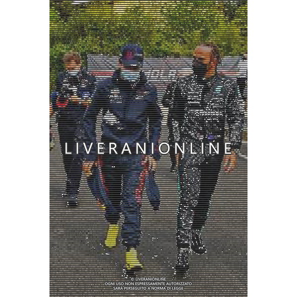 (L to R): Sergio Perez (MEX) Red Bull Racing with Lewis Hamilton (GBR) Mercedes AMG F1. 17.04.2021. Formula 1 World Championship, Rd 2, Emilia Romagna Grand Prix, Imola, Italy, Qualifying Day. - www.xpbimages.com, EMail: requests@xpbimages.com © Copyright: FIA Pool Image for Editorial Use Only/ AGENZIA ALDO LIVERANI SAS - ITALY ONLY EDITORIAL USE ONLY