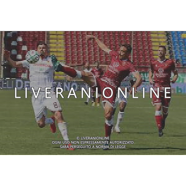 REGGINA - REGGIANA CAMPIONATO CALCIO SERIE BKT 17.04.2021 NELLA FOTO THIAGO CIONEK (REGGINA) E IVAN VARONE (REGGIANA) ©GAREFFA / AGENZIA ALDO LIVERANI SAS