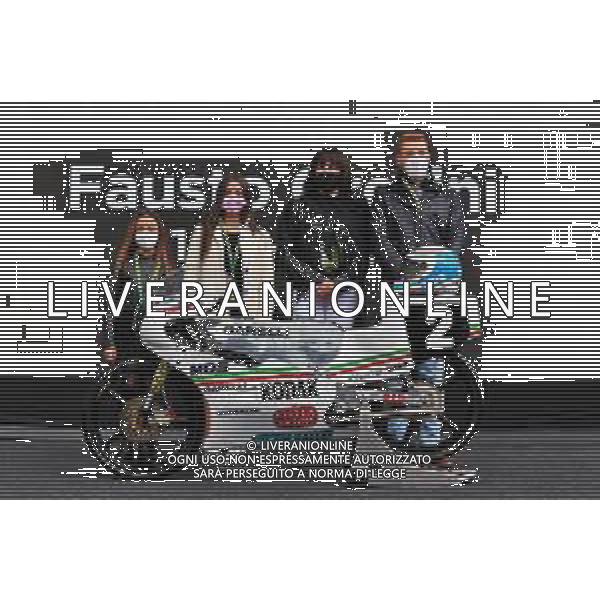 F1 pays tribute to two time 125cc World Champion and Moto GP Team Manager Fausto Gresini (ITA). 18.04.2021. Formula 1 World Championship, Rd 2, Emilia Romagna Grand Prix, Imola, Italy, Race Day. - www.xpbimages.com, EMail: requests@xpbimages.com © Copyright: Moy / XPB Images / AGENZIA ALDO LIVERANI SAS - ITALY ONLY EDITORIAL USE ONLY