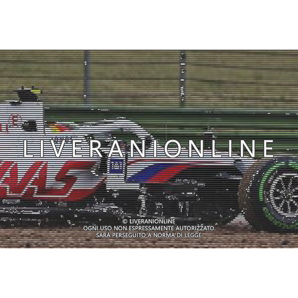 Mick Schumacher (GER) Haas VF-21 runs wide. 18.04.2021. Formula 1 World Championship, Rd 2, Emilia Romagna Grand Prix, Imola, Italy, Race Day. - www.xpbimages.com, EMail: requests@xpbimages.com © Copyright: Charniaux / XPB Images / AGENZIA ALDO LIVERANI SAS - ITALY ONLY EDITORIAL USE ONLY
