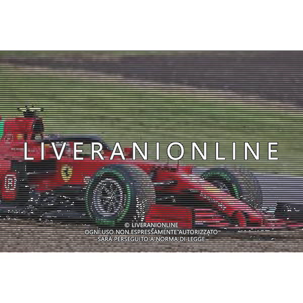 Carlos Sainz Jr (ESP) Ferrari SF-21 runs wide. 18.04.2021. Formula 1 World Championship, Rd 2, Emilia Romagna Grand Prix, Imola, Italy, Race Day. - www.xpbimages.com, EMail: requests@xpbimages.com © Copyright: Charniaux / XPB Images / AGENZIA ALDO LIVERANI SAS - ITALY ONLY EDITORIAL USE ONLY