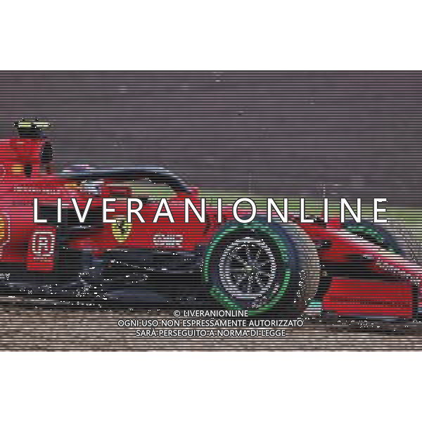 Carlos Sainz Jr (ESP) Ferrari SF-21 runs wide. 18.04.2021. Formula 1 World Championship, Rd 2, Emilia Romagna Grand Prix, Imola, Italy, Race Day. - www.xpbimages.com, EMail: requests@xpbimages.com © Copyright: Charniaux / XPB Images / AGENZIA ALDO LIVERANI SAS - ITALY ONLY EDITORIAL USE ONLY