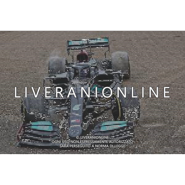 Lewis Hamilton (GBR) Mercedes AMG F1 W12 reverses back on to the circuit after going off at Tosa. 18.04.2021. Formula 1 World Championship, Rd 2, Emilia Romagna Grand Prix, Imola, Italy, Race Day. - www.xpbimages.com, EMail: requests@xpbimages.com © Copyright: Batchelor / XPB Images / AGENZIA ALDO LIVERANI SAS - ITALY ONLY EDITORIAL USE ONLY
