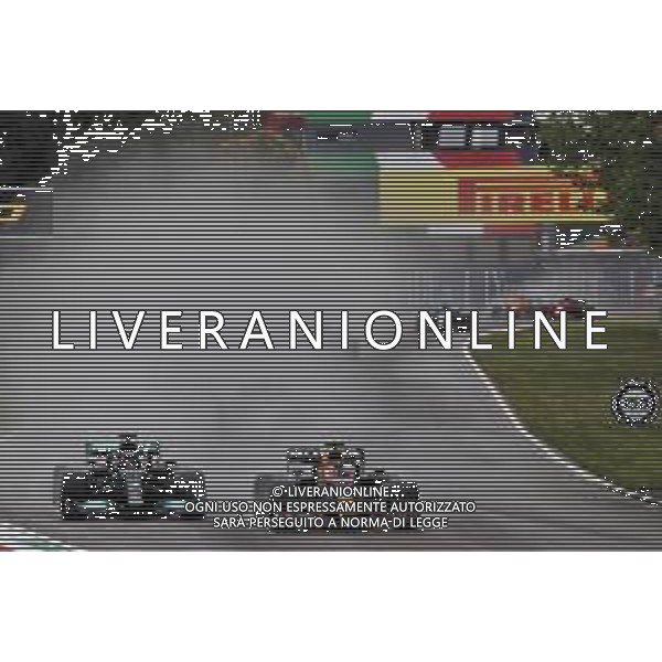 Max Verstappen (NLD) Red Bull Racing RB16B and Lewis Hamilton (GBR) Mercedes AMG F1 W12 battle for position. 18.04.2021. Formula 1 World Championship, Rd 2, Emilia Romagna Grand Prix, Imola, Italy, Race Day. - www.xpbimages.com, EMail: requests@xpbimages.com © Copyright: Batchelor / XPB Images / AGENZIA ALDO LIVERANI SAS - ITALY ONLY EDITORIAL USE ONLY