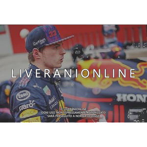 Max Verstappen (NLD) Red Bull Racing in the pits while the race is stopped. 18.04.2021. Formula 1 World Championship, Rd 2, Emilia Romagna Grand Prix, Imola, Italy, Race Day. - www.xpbimages.com, EMail: requests@xpbimages.com © Copyright: Bearne / XPB Images / AGENZIA ALDO LIVERANI SAS - ITALY ONLY EDITORIAL USE ONLY