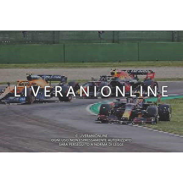 Max Verstappen (NLD) Red Bull Racing RB16B runs wide at the restart. 18.04.2021. Formula 1 World Championship, Rd 2, Emilia Romagna Grand Prix, Imola, Italy, Race Day. - www.xpbimages.com, EMail: requests@xpbimages.com © Copyright: Charniaux / XPB Images / AGENZIA ALDO LIVERANI SAS - ITALY ONLY EDITORIAL USE ONLY