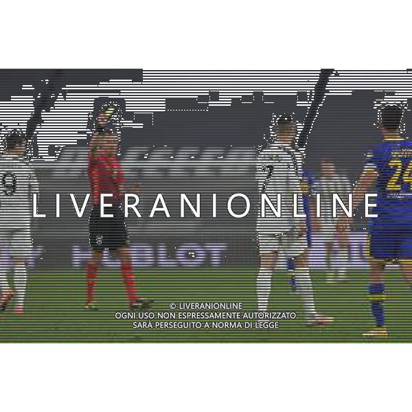 ©Alessandro Falzone/Agenzia Aldo Liverani Torino 21.04.2021 Stadio Allianz Stadium Juventus vs Parma Serie A Tim 2020-2021 Nella foto : PIERO GIACOMELLI AMMONISCE CRISTIANO RONALDO PER AVER CALCIATO IL PALLONE IN TRIBUNA ©FALZONE / AGENZIA ALDO LIVERANI SAS
