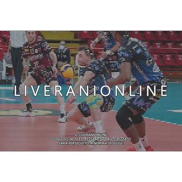 Cerquiglinio/LMedia - Gara 3 Finale Play Off - Sir Safety Conad Perugia vs Cucine Lube Civitanova - Campionato di Volley Superlega Serie A 2020/2021 21 aprile 2021 - Pala Barton, Perugia, Italia Nella foto: oleh plotnytskyi (n.17 bitter sticker sir safety conad perugia) in ricezione @Cerquiglinio/LMedia/ AGENZIA ALDO LIVERANI SAS