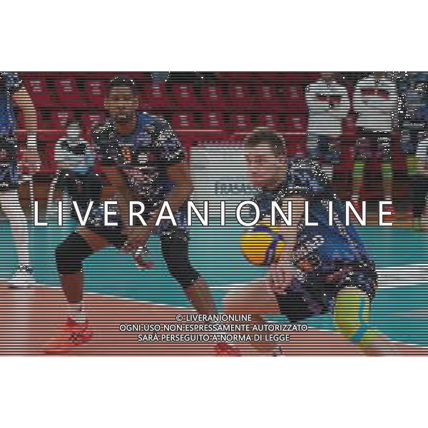 Cerquiglinio/LMedia - Gara 3 Finale Play Off - Sir Safety Conad Perugia vs Cucine Lube Civitanova - Campionato di Volley Superlega Serie A 2020/2021 21 aprile 2021 - Pala Barton, Perugia, Italia Nella foto: oleh plotnytskyi (n.17 bitter sticker sir safety conad perugia) in ricezione @Cerquiglinio/LMedia/ AGENZIA ALDO LIVERANI SAS