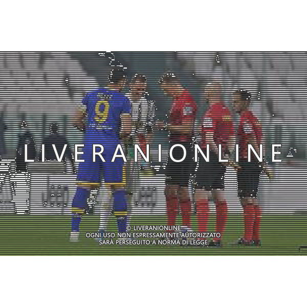 ©Alessandro Falzone/Agenzia Aldo Liverani Torino 21.04.2021 Stadio Allianz Stadium Juventus vs Parma Serie A Tim 2020-2021 Nella foto : Arbitro Piero Giacomeli-Graziano Pelle\'-Leonardo Bonucci ©FALZONE / AGENZIA ALDO LIVERANI SAS
