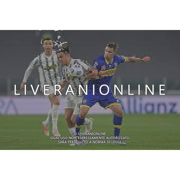 ©Alessandro Falzone/Agenzia Aldo Liverani Torino 21.04.2021 Stadio Allianz Stadium Juventus vs Parma Serie A Tim 2020-2021 Nella foto : Paulo Dybala-Alberto Grassi ©FALZONE / AGENZIA ALDO LIVERANI SAS