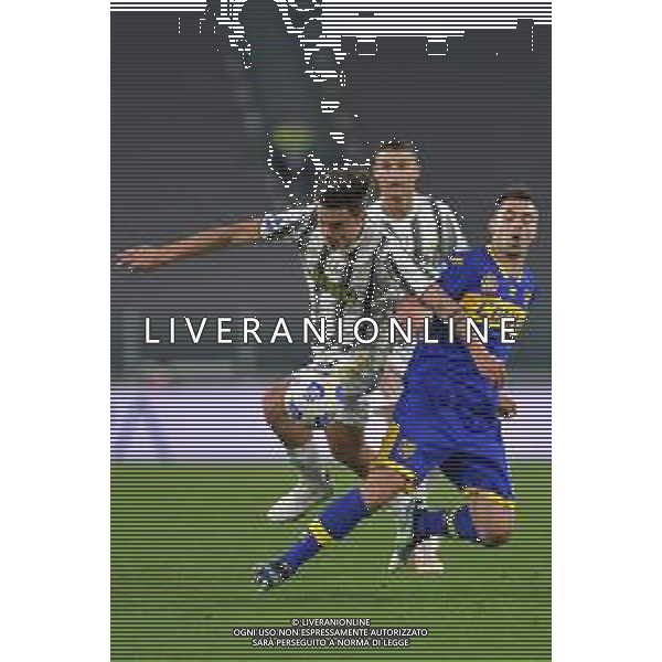 ©Alessandro Falzone/Agenzia Aldo Liverani Torino 21.04.2021 Stadio Allianz Stadium Juventus vs Parma Serie A Tim 2020-2021 Nella foto : Paulo Dybala-Alberto Grassi ©FALZONE / AGENZIA ALDO LIVERANI SAS