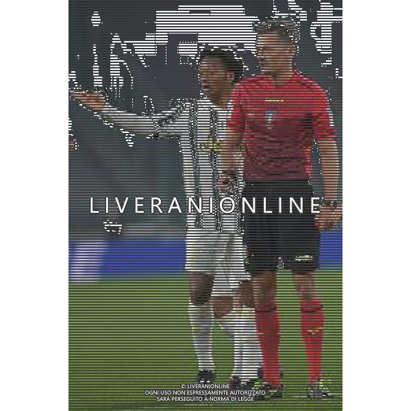 ©Alessandro Falzone/Agenzia Aldo Liverani Torino 21.04.2021 Stadio Allianz Stadium Juventus vs Parma Serie A Tim 2020-2021 Nella foto : arbitro Piero Giacomelli-Juan Cuadrado ©FALZONE / AGENZIA ALDO LIVERANI SAS