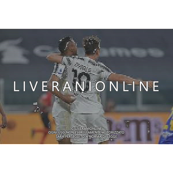 ©Alessandro Falzone/Agenzia Aldo Liverani Torino 21.04.2021 Stadio Allianz Stadium Juventus vs Parma Serie A Tim 2020-2021 Nella foto : Esultanza secondo gol di Alex Sandro con paulo dybala ©FALZONE / AGENZIA ALDO LIVERANI SAS