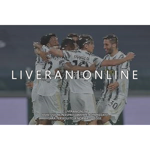 ©Alessandro Falzone/Agenzia Aldo Liverani Torino 21.04.2021 Stadio Allianz Stadium Juventus vs Parma Serie A Tim 2020-2021 Nella foto : Esultanza secondo gol di Alex Sandro con paulo dybala ©FALZONE / AGENZIA ALDO LIVERANI SAS