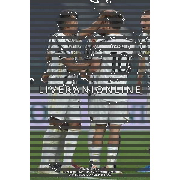 ©Alessandro Falzone/Agenzia Aldo Liverani Torino 21.04.2021 Stadio Allianz Stadium Juventus vs Parma Serie A Tim 2020-2021 Nella foto : Esultanza secondo gol di Alex Sandro con paulo dybala ©FALZONE / AGENZIA ALDO LIVERANI SAS