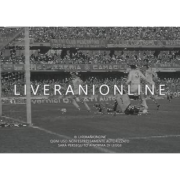 21-03-1982 VERONA- CAMPIONATO DI CALCIO SERIE B VERONA LECCE 2-0 NELLA FOTO AZIONE DI GIOCO AG ALDO LIVERANI SAS