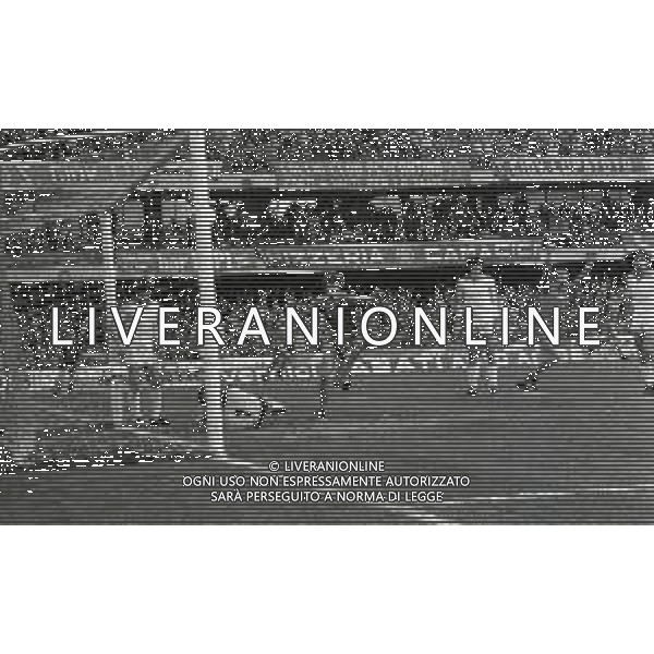 21-03-1982 VERONA- CAMPIONATO DI CALCIO SERIE B VERONA LECCE 2-0 NELLA FOTO GOAL FRANCESCO GUIDOLIN AG ALDO LIVERANI SAS