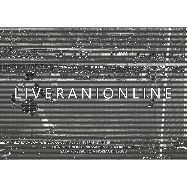21-03-1982 VERONA- CAMPIONATO DI CALCIO SERIE B VERONA LECCE 2-0 NELLA FOTO RIGORE MAURO GIBELLINI AG ALDO LIVERANI SAS
