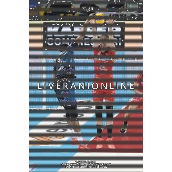 Bartomeolio/LMedia - Gara 4 Finale Play Off - Cucine Lube Civitanova vs Sir Safety Conad Perugia - Campionato di Volley Superlega Serie A 2020/2021 24 aprile 2021 - Eurosuole Forum, Civitanova Marche, Italia Nella foto: Attacco di Wilfredo Leon Venero 9# (Sir Safety Conad Perugia) Muro di Kamil Rychlicki #11 (Cucine Lube Civitanova) @Bartomeolio/LMedia/AGENZIA ALDO LIVERANI SAS