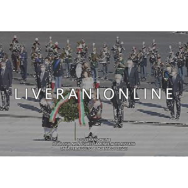 Il Presidente della Repubblica Sergio Mattarella con le Alte cariche dello Stato rende omaggio al Milite Ignoto all\'Altare della Patria nella ricorrenza del 76° anniversario della Liberazione (foto di Francesco Ammendola - Ufficio per la Stampa e la Comunicazione della Presidenza della Repubblica) AG ALDO LIVERANI SAS