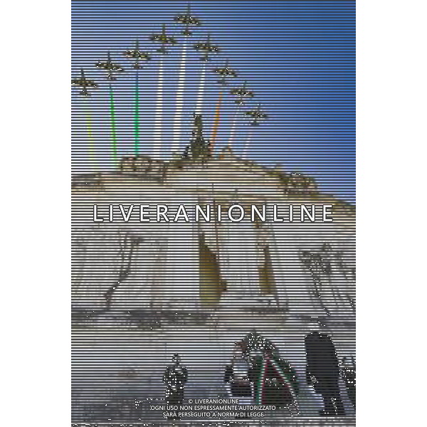 Il Presidente Sergio Mattarella in occasione della deposizione di una corona d’alloro sulla Tomba del Milite Ignoto,nella ricorrenza del 76° anniversario della Liberazione,il sorvolo delle Frecce Tricolori (foto di Francesco Ammendola - Ufficio per la Stampa e la Comunicazione della Presidenza della Repubblica) AG ALDO LIVERANI SAS