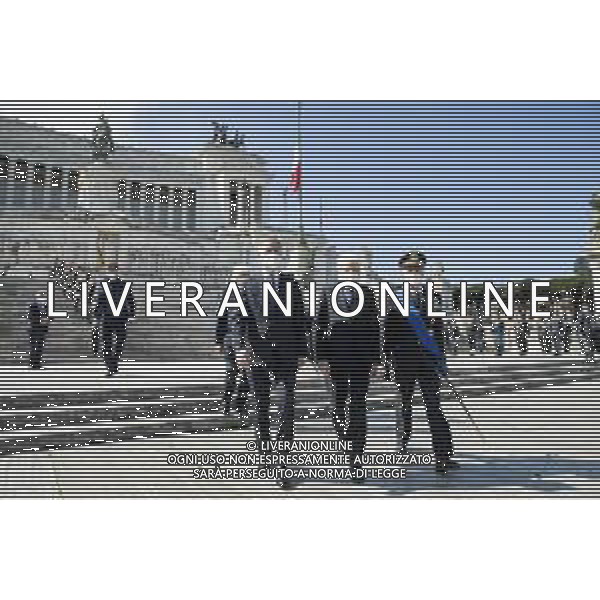 Il Presidente della Repubblica Sergio Mattarella con il Ministro della Difesa,Lorenzo Guerini,e con il Capo di Stato Maggiore della Difesa,​​​​​​Generale Enzo Vecciarelli, all\'Altare della Patria in occasione della ricorrenza del 76° anniversario della Liberazione (foto di Francesco Ammendola - Ufficio per la Stampa e la Comunicazione della Presidenza della Repubblica) AG ALDO LIVERANI SAS