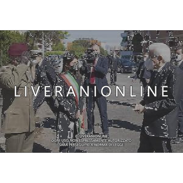 Roma 25/04/2021 Il Presidente Sergio Mattarella al termine della deposizione di una corona d’alloro sul monumento in ricordo delle vittime del rastrellamento del Quadraro, in occasione del 76° anniversario della Liberazione FOTOUFFICIO STAMPA PRESIDENZA DELLA REPUBBLICA- AG ALDO LIVERANI SAS