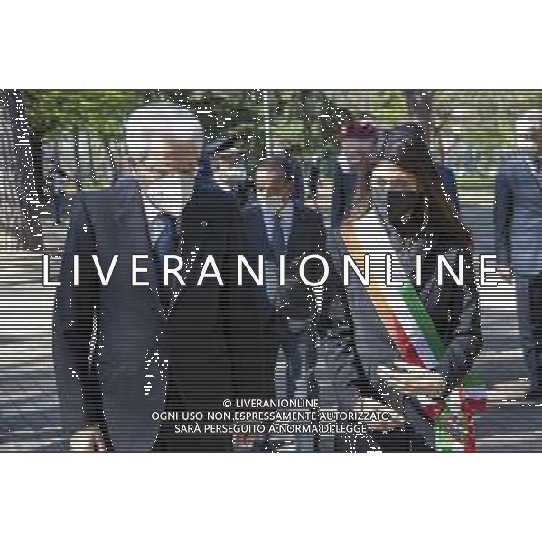 Roma 25/04/2021 Il Presidente Sergio Mattarella al termine della deposizione di una corona d’alloro sul monumento in ricordo delle vittime del rastrellamento del Quadraro, in occasione del 76° anniversario della Liberazione FOTOUFFICIO STAMPA PRESIDENZA DELLA REPUBBLICA- AG ALDO LIVERANI SAS