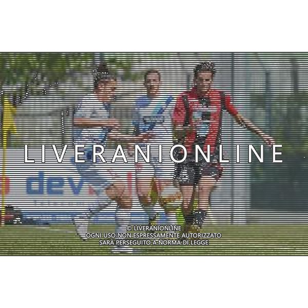 Fagiolinia/LMedia - Lucchese vs Lecco - Campionato di Calcio Serie C - Lega Pro 2020/2021 25 aprile 2021 - Stadio Porta Elisa, Lucca, Italia Nella foto: Simone Iocolano (Lecco) inseguito da Andrea Maestrelli (Lucchese) @Fagiolinia/LMedia AG ALDO LIVERANI SAS