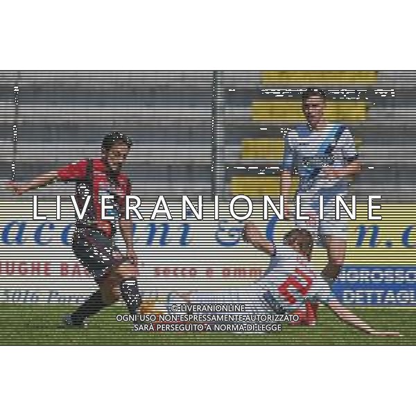 Fagiolinia/LMedia - Lucchese vs Lecco - Campionato di Calcio Serie C - Lega Pro 2020/2021 25 aprile 2021 - Stadio Porta Elisa, Lucca, Italia Nella foto: Michel Cruciani (Lucchese) supera Vedrai Celiak (Lecco) @Fagiolinia/LMedia AG ALDO LIVERANI SAS