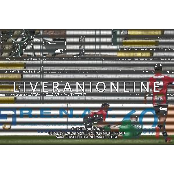 Fagiolinia/LMedia - Lucchese vs Lecco - Campionato di Calcio Serie C - Lega Pro 2020/2021 25 aprile 2021 - Stadio Porta Elisa, Lucca, Italia Nella foto: Davide Borsellini (Lecco) interviene fallosamente su Francesco Marcheggiani (Lucchese) @Fagiolinia/LMedia AG ALDO LIVERANI SAS