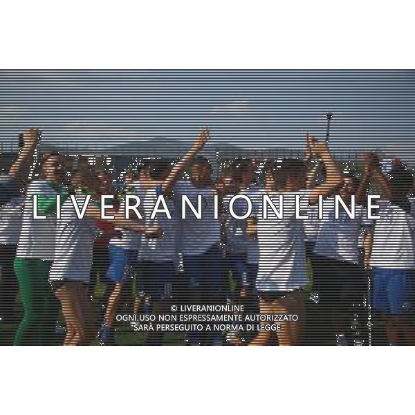 Como-Alessandria Campionato di Calcio serie C 2020/2021 37a giornata Como, 25 Aprile 2021 Nella foto: la festa dei giocatori del Como a fine gara per la promozione Ph. Soli - Ag. Aldo Liverani/AGENZIA ALDO LIVERANI SAS - Esultanza e festeggiamenti dei giocatori del Como a fine gara per la promozione in Serie B