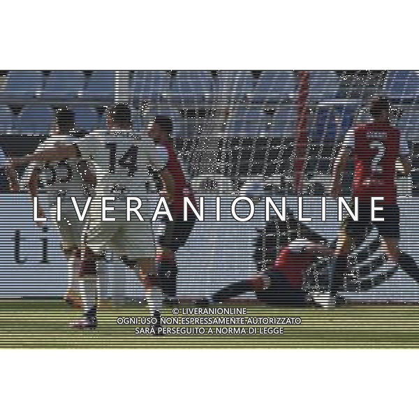 25-4-2021. Cagliari Calcio - A.S. Roma, Serie A 2020-2021, Italia, Sardegna, Cagliari, Stadio Sardegna Arena. Nella foto: gol ed esultanza di Carles Pérez Roma contro Cagliari in trasferta 1-1 ©MOI/AGENZIA ALDO LIVERANI SAS