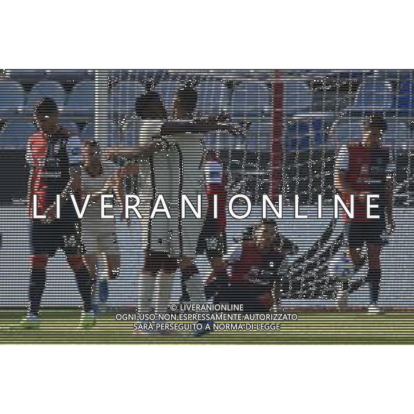 25-4-2021. Cagliari Calcio - A.S. Roma, Serie A 2020-2021, Italia, Sardegna, Cagliari, Stadio Sardegna Arena. Nella foto: gol ed esultanza di Carles Pérez Roma contro Cagliari in trasferta 1-1 ©MOI/AGENZIA ALDO LIVERANI SAS