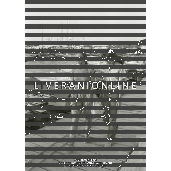 RETROSPETTIVA MILVA BIOLCATI CANTANTE NELLA FOTO MILVA BIOLCATI A PORTO CERVO CON LA FIGLIA MARTINA NELL\'ANNO 1978  AG ALDO LIVERANI SAS