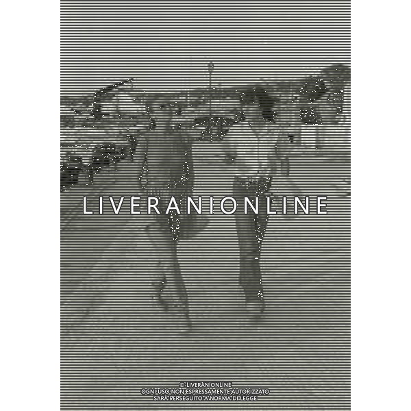 RETROSPETTIVA MILVA BIOLCATI CANTANTE NELLA FOTO MILVA BIOLCATI A PORTO CERVO CON LA FIGLIA MARTINA NELL\'ANNO 1978  AG ALDO LIVERANI SAS