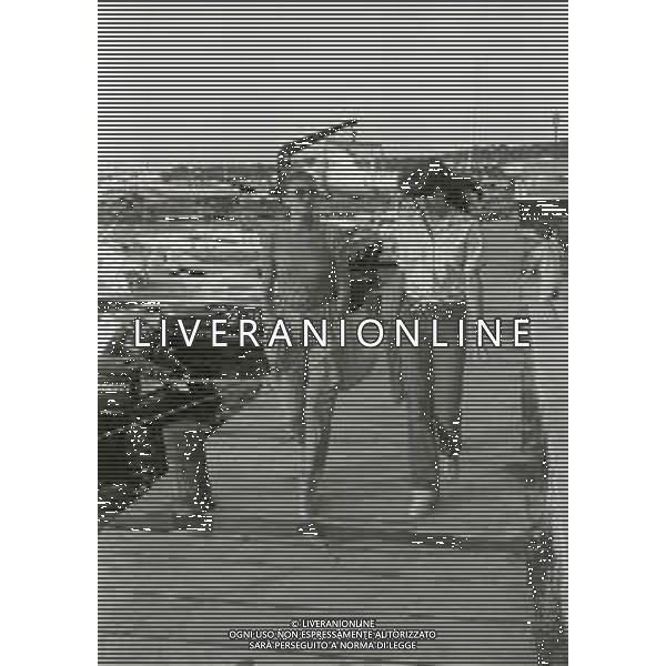 RETROSPETTIVA MILVA BIOLCATI CANTANTE NELLA FOTO MILVA BIOLCATI A PORTO CERVO CON LA FIGLIA MARTINA NELL\'ANNO 1978  AG ALDO LIVERANI SAS