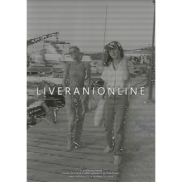 RETROSPETTIVA MILVA BIOLCATI CANTANTE NELLA FOTO MILVA BIOLCATI A PORTO CERVO CON LA FIGLIA MARTINA NELL\'ANNO 1978  AG ALDO LIVERANI SAS