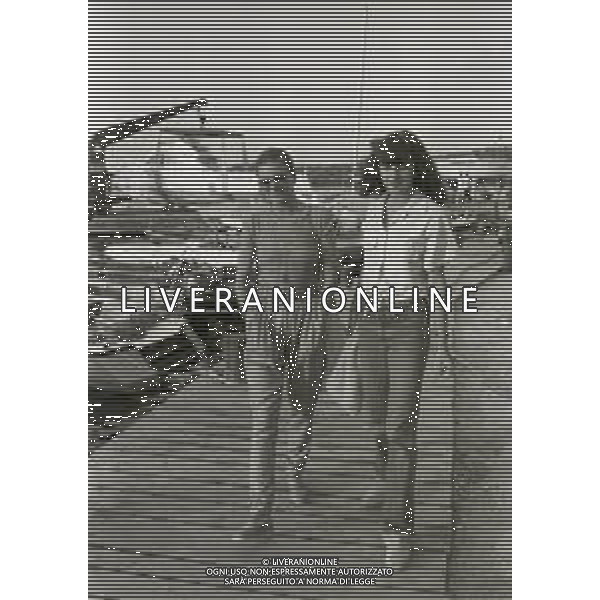 RETROSPETTIVA MILVA BIOLCATI CANTANTE NELLA FOTO MILVA BIOLCATI A PORTO CERVO CON LA FIGLIA MARTINA NELL\'ANNO 1978  AG ALDO LIVERANI SAS