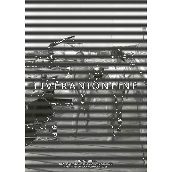 RETROSPETTIVA MILVA BIOLCATI CANTANTE NELLA FOTO MILVA BIOLCATI A PORTO CERVO CON LA FIGLIA MARTINA NELL\'ANNO 1978  AG ALDO LIVERANI SAS