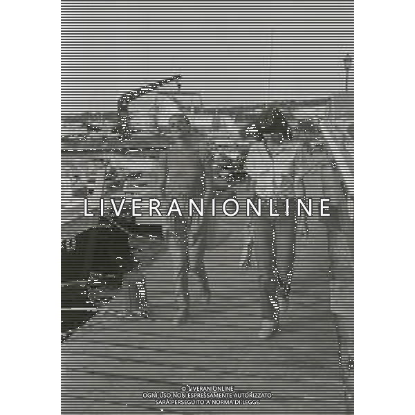 RETROSPETTIVA MILVA BIOLCATI CANTANTE NELLA FOTO MILVA BIOLCATI A PORTO CERVO CON LA FIGLIA MARTINA NELL\'ANNO 1978  AG ALDO LIVERANI SAS