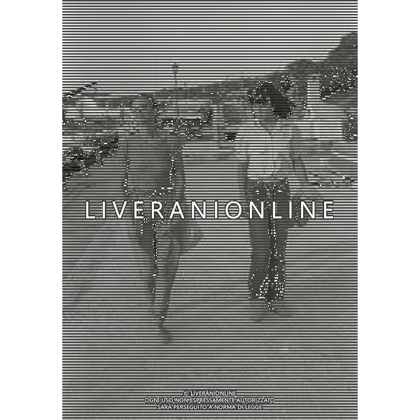 RETROSPETTIVA MILVA BIOLCATI CANTANTE NELLA FOTO MILVA BIOLCATI A PORTO CERVO CON LA FIGLIA MARTINA NELL\'ANNO 1978  AG ALDO LIVERANI SAS